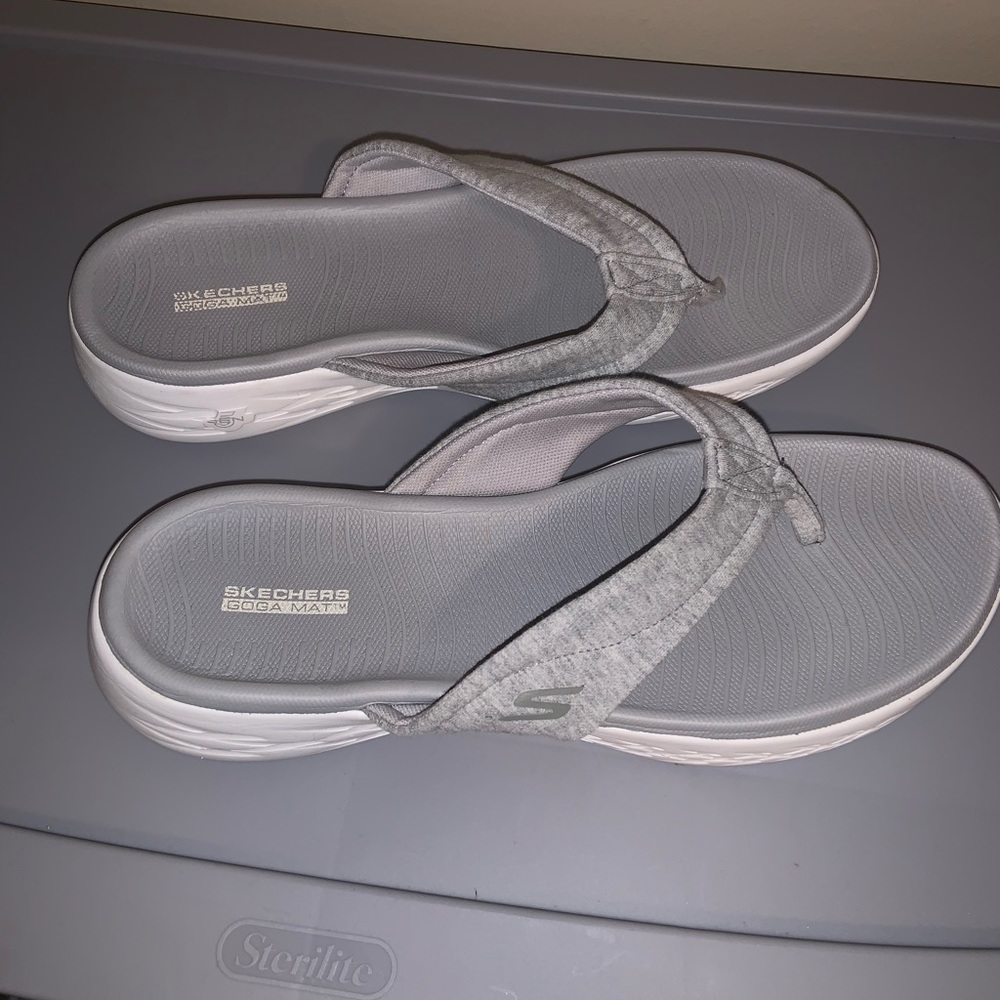 Sketchers sandal